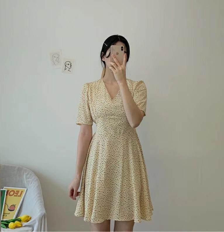 黄色