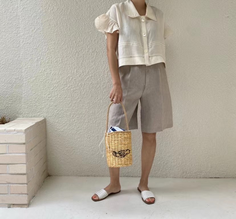 灰色