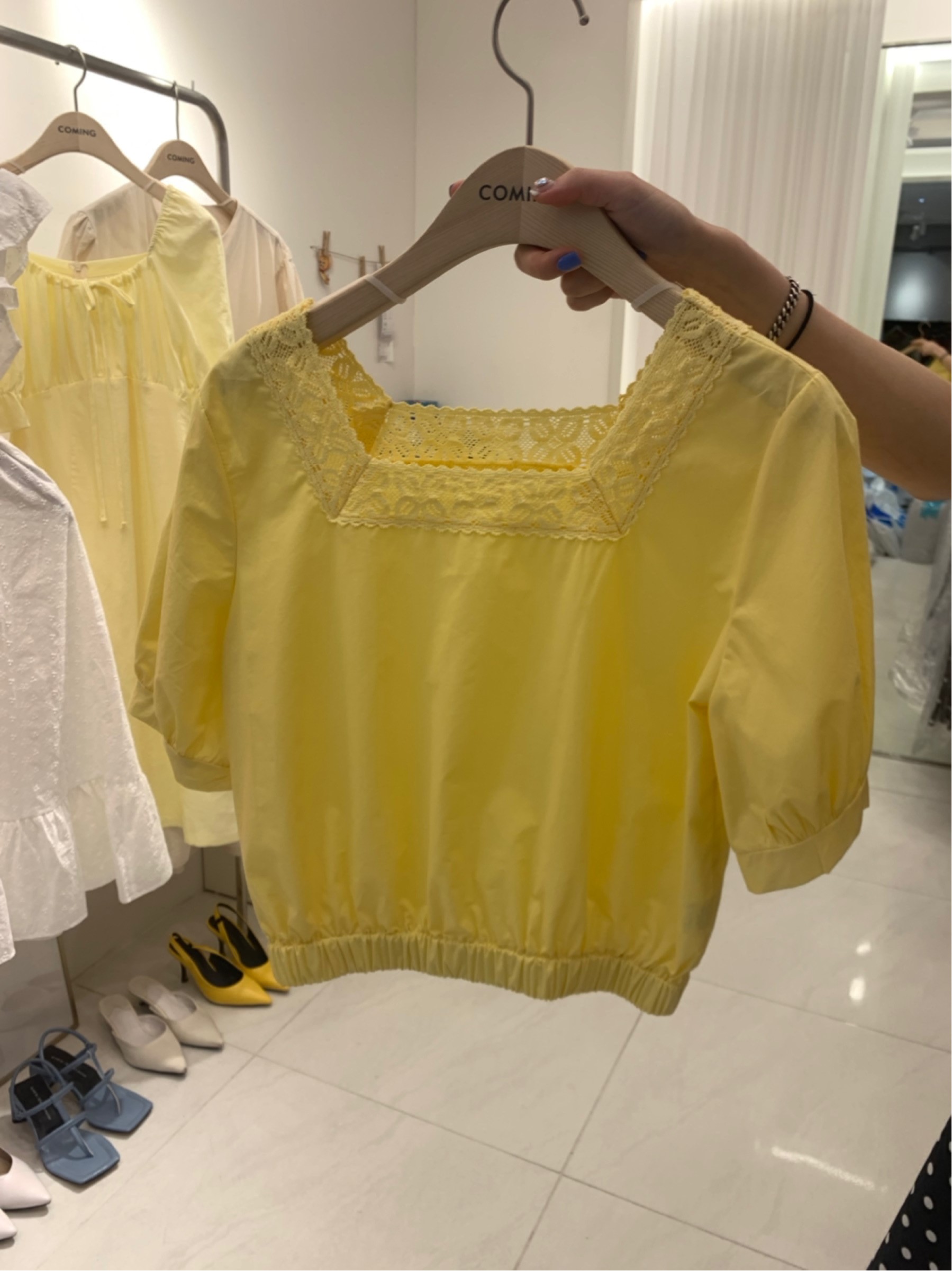 黄色