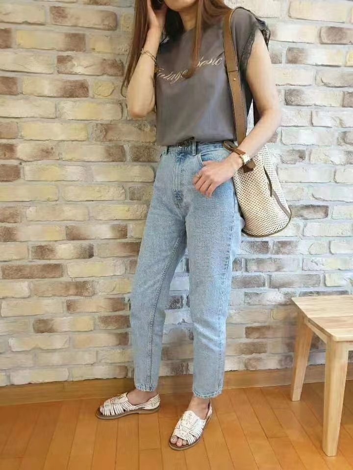 灰色