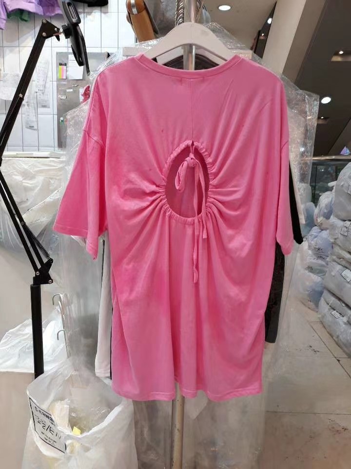 粉红色