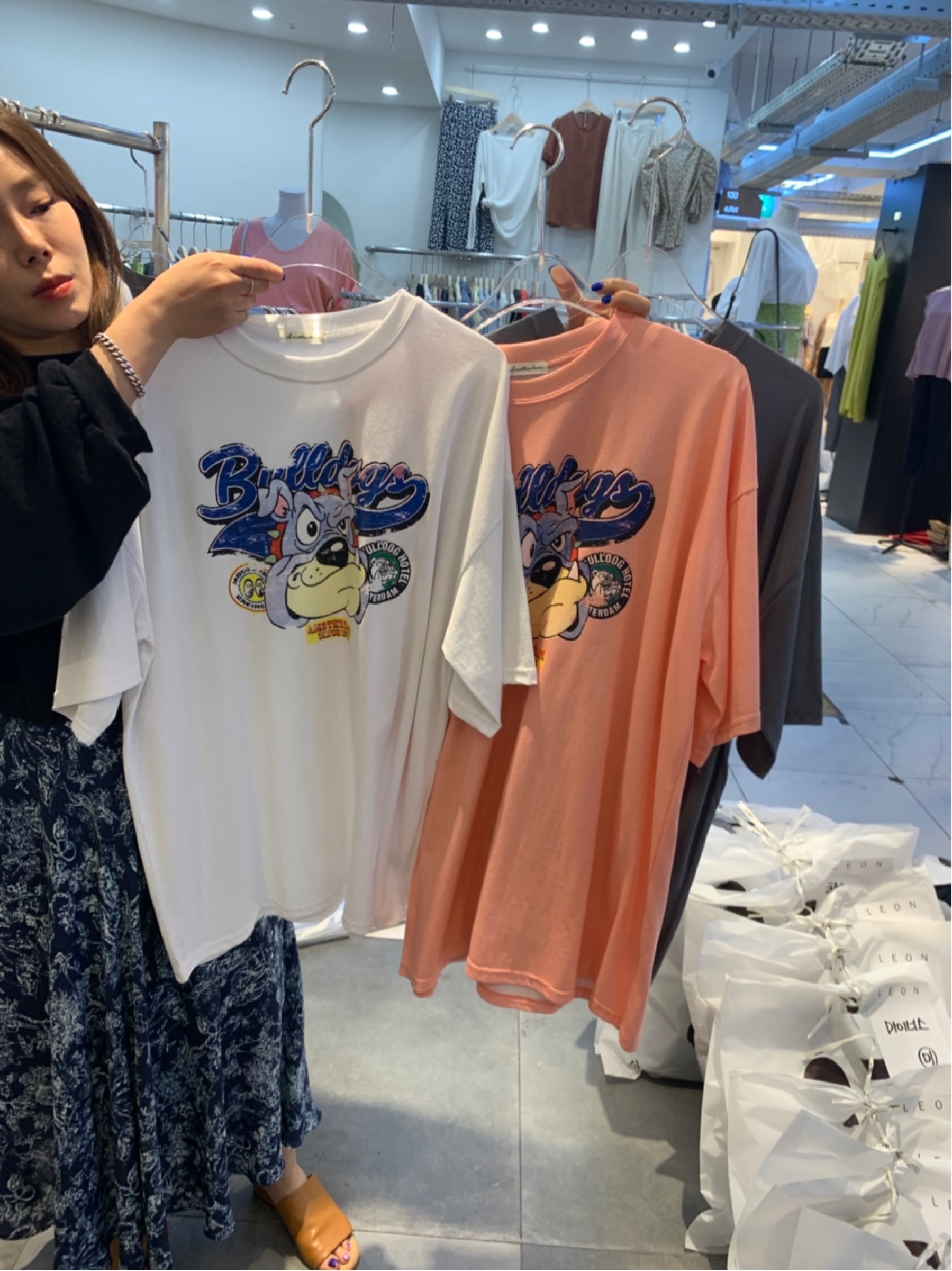 粉红色