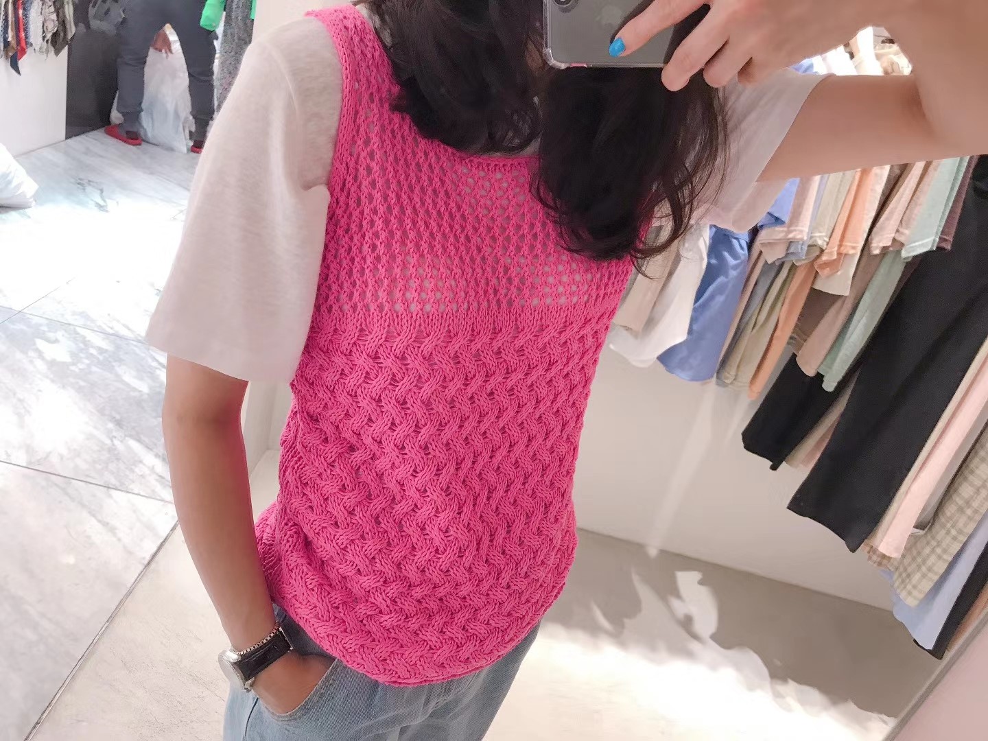 粉红色