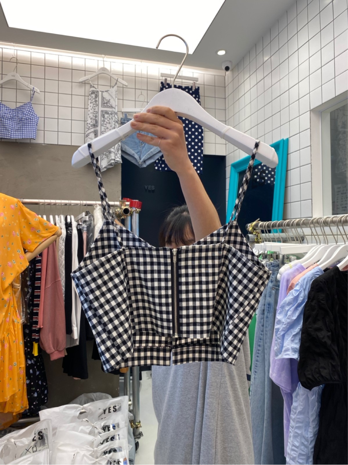 黑色