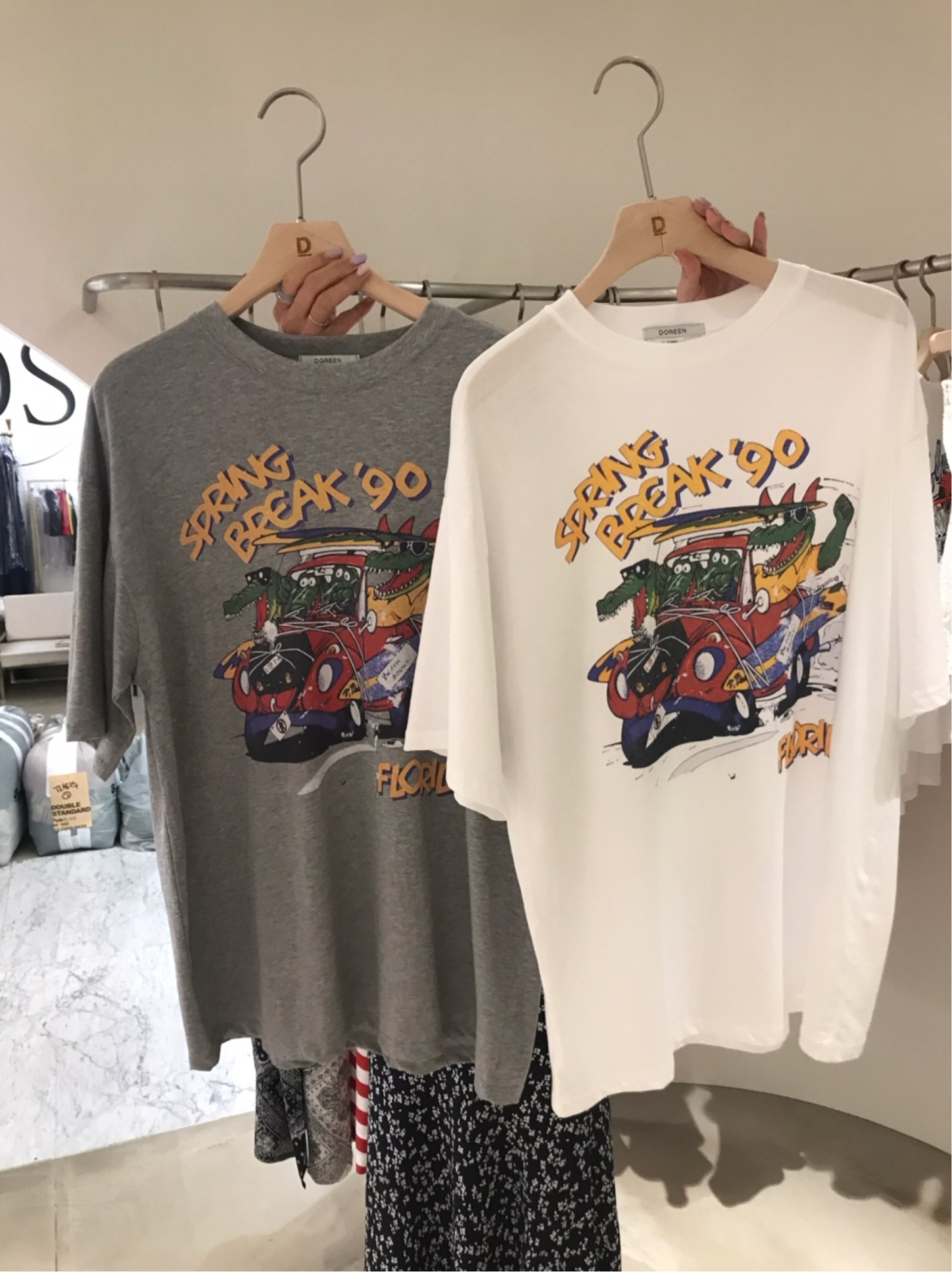 灰色
