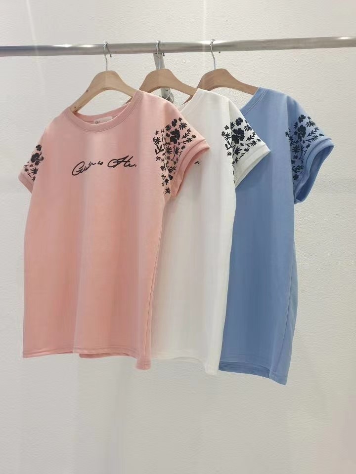 粉红色