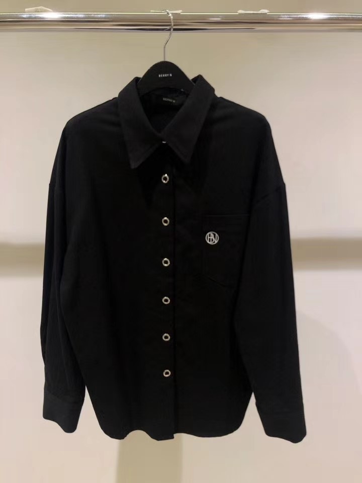 黑色