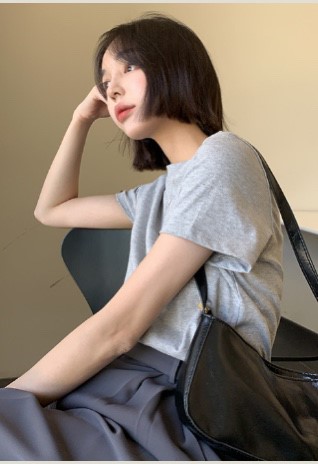 灰色