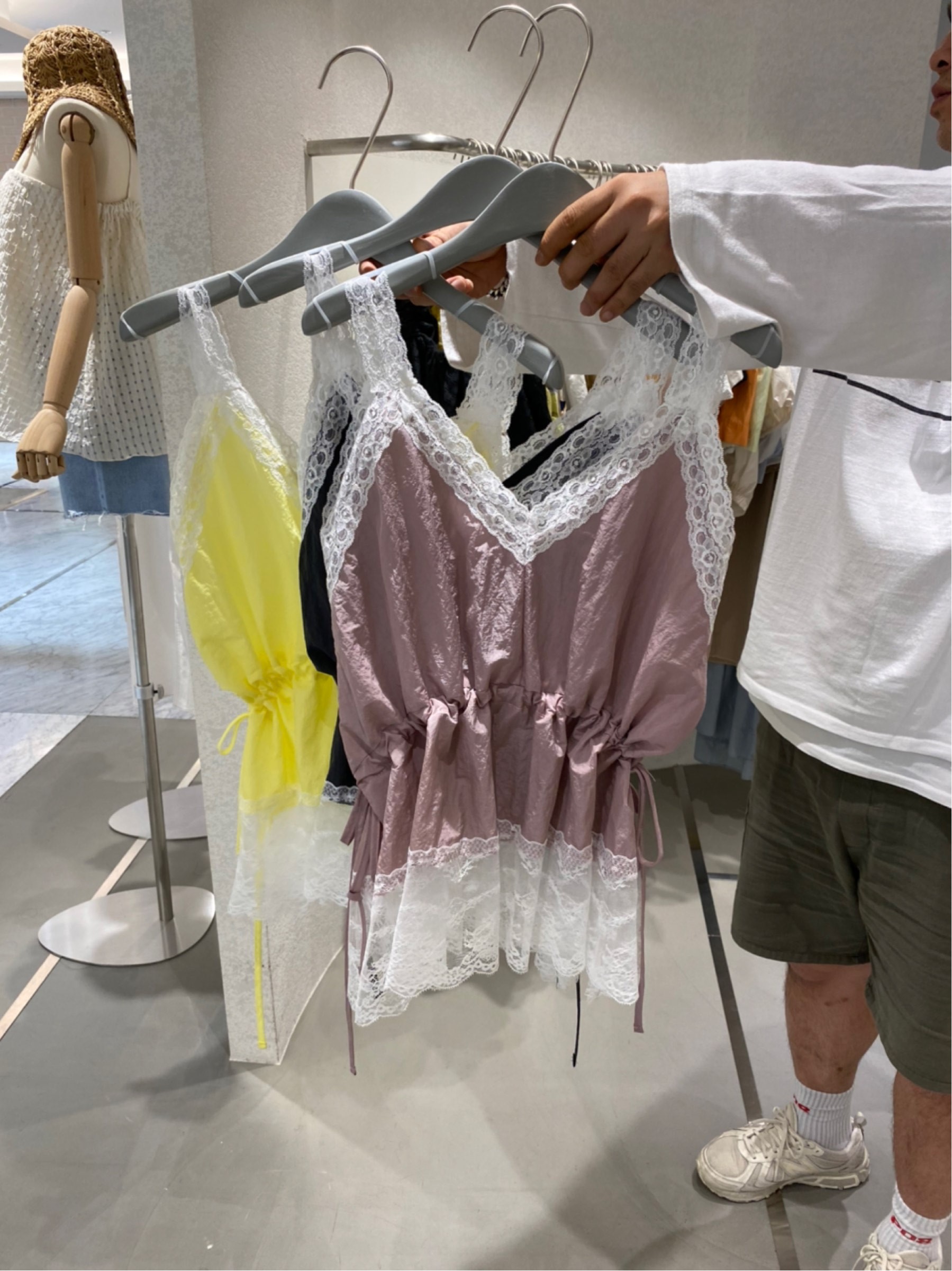 粉红色