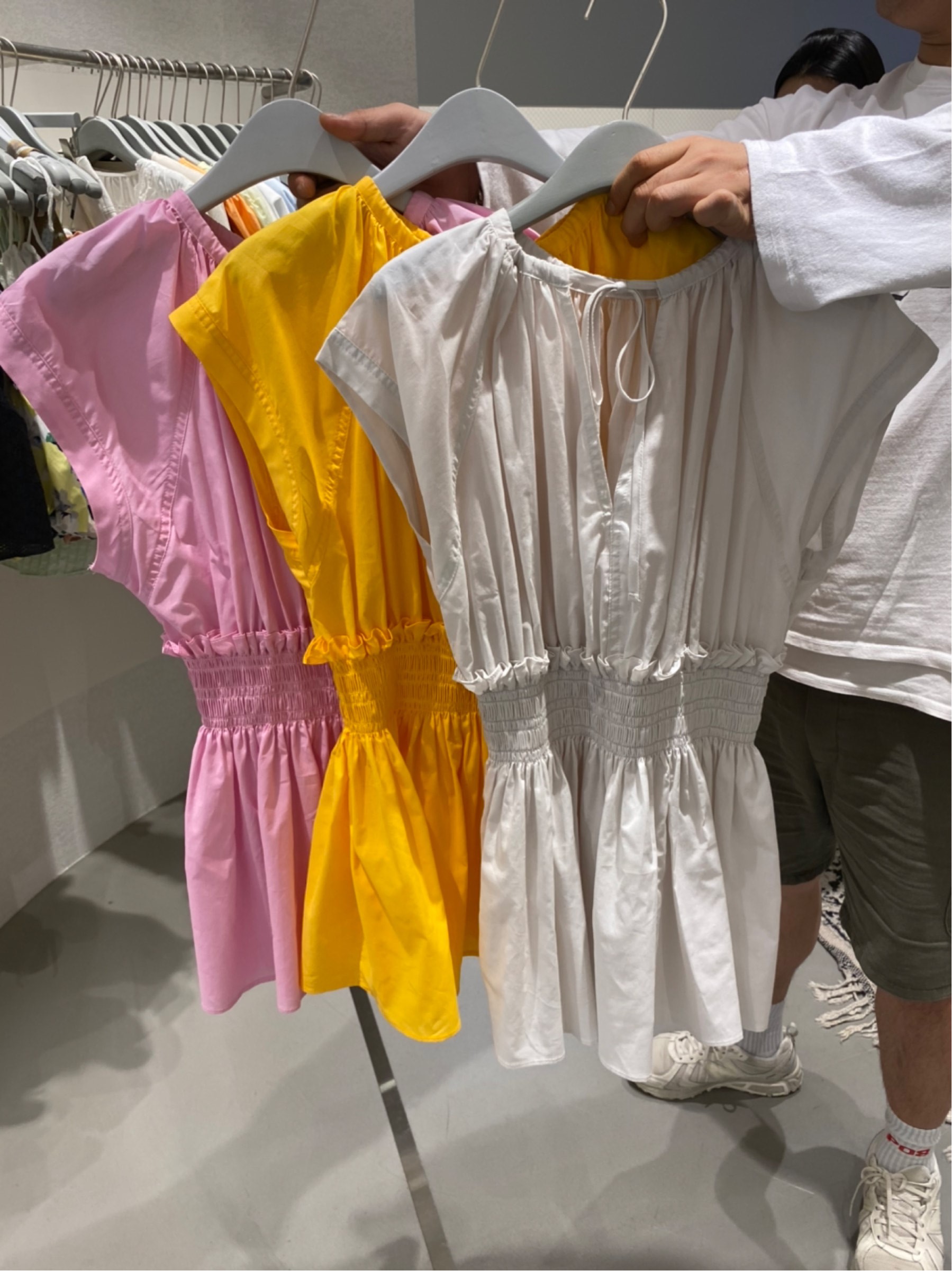粉红色