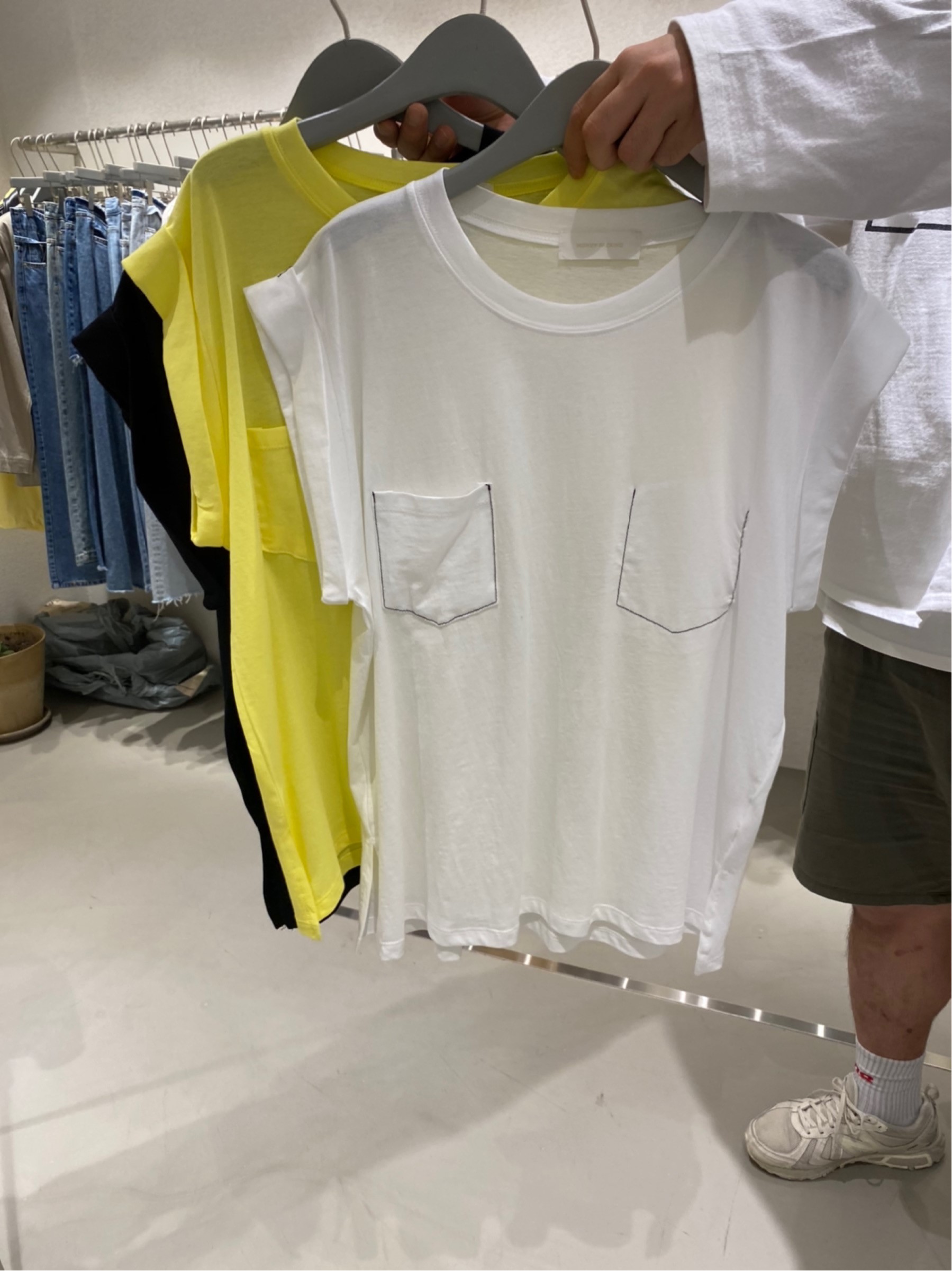 黄色