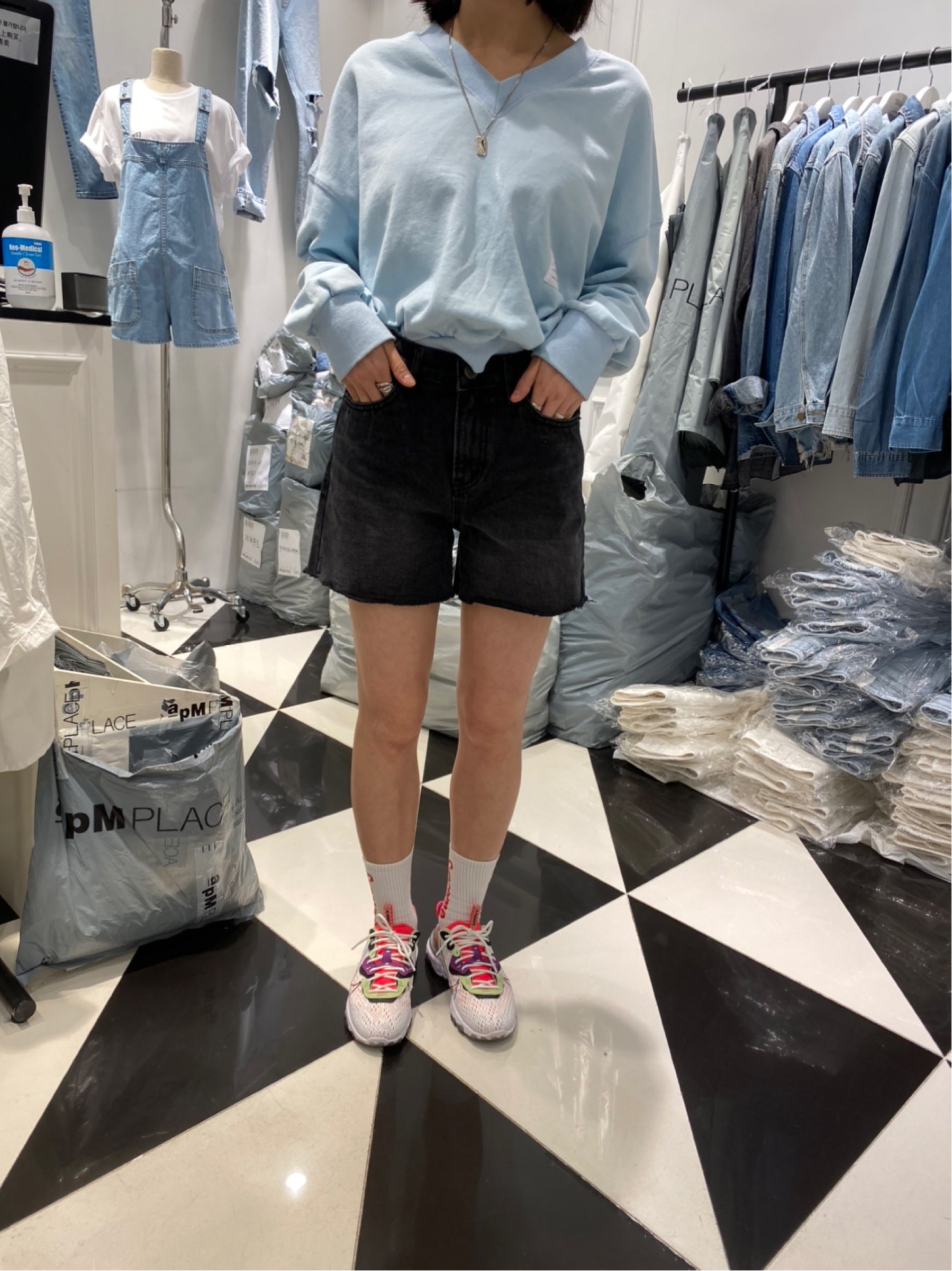 黑色