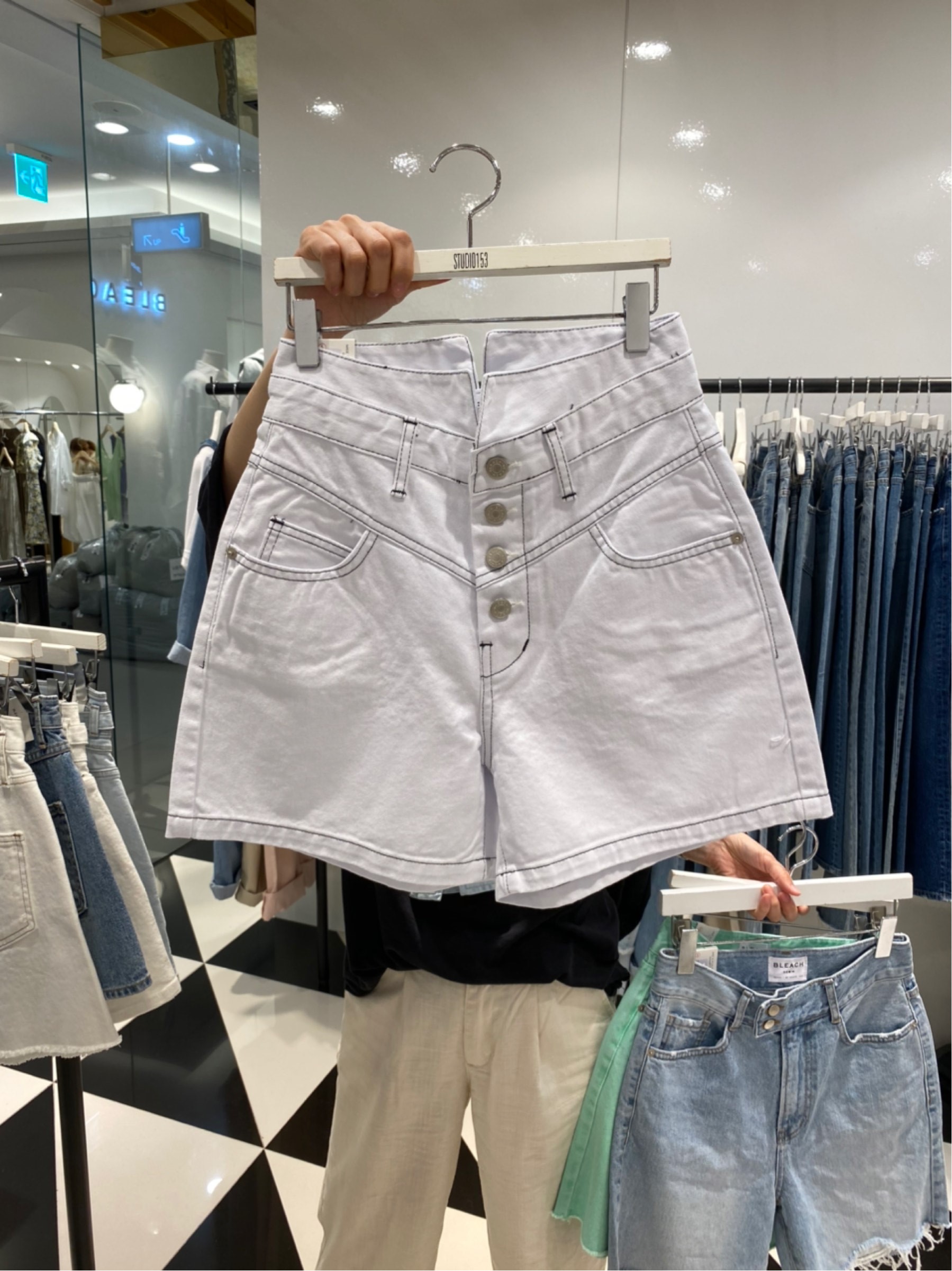 白色