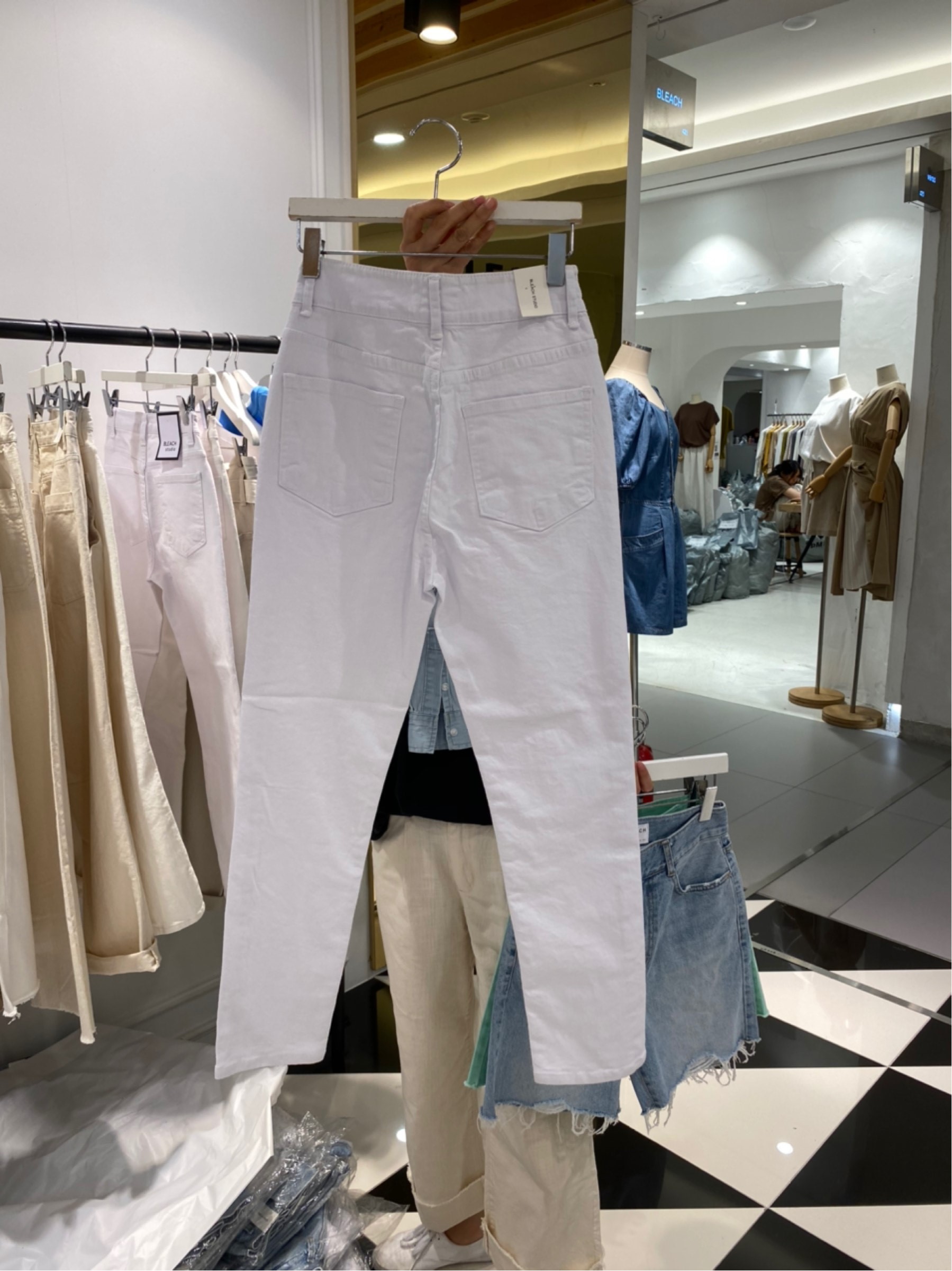 白色