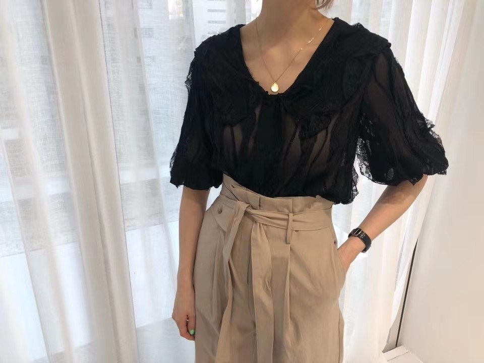 黑色