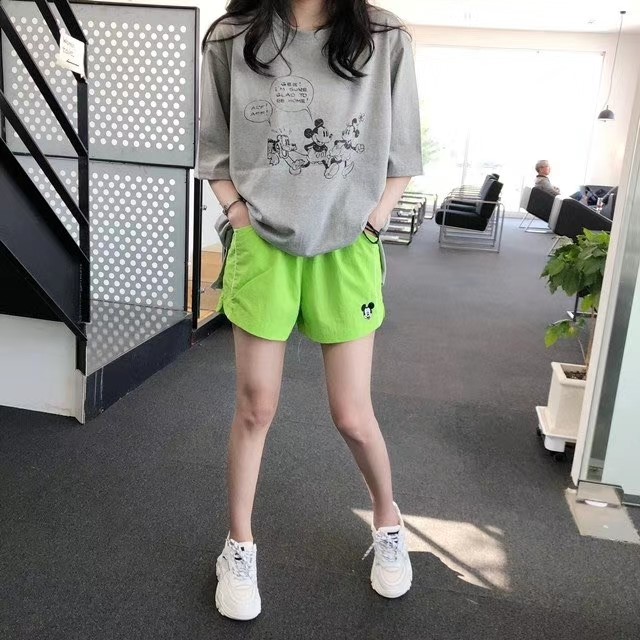 灰色