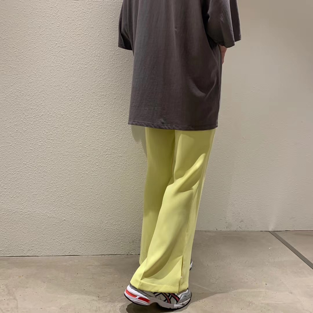 黄色