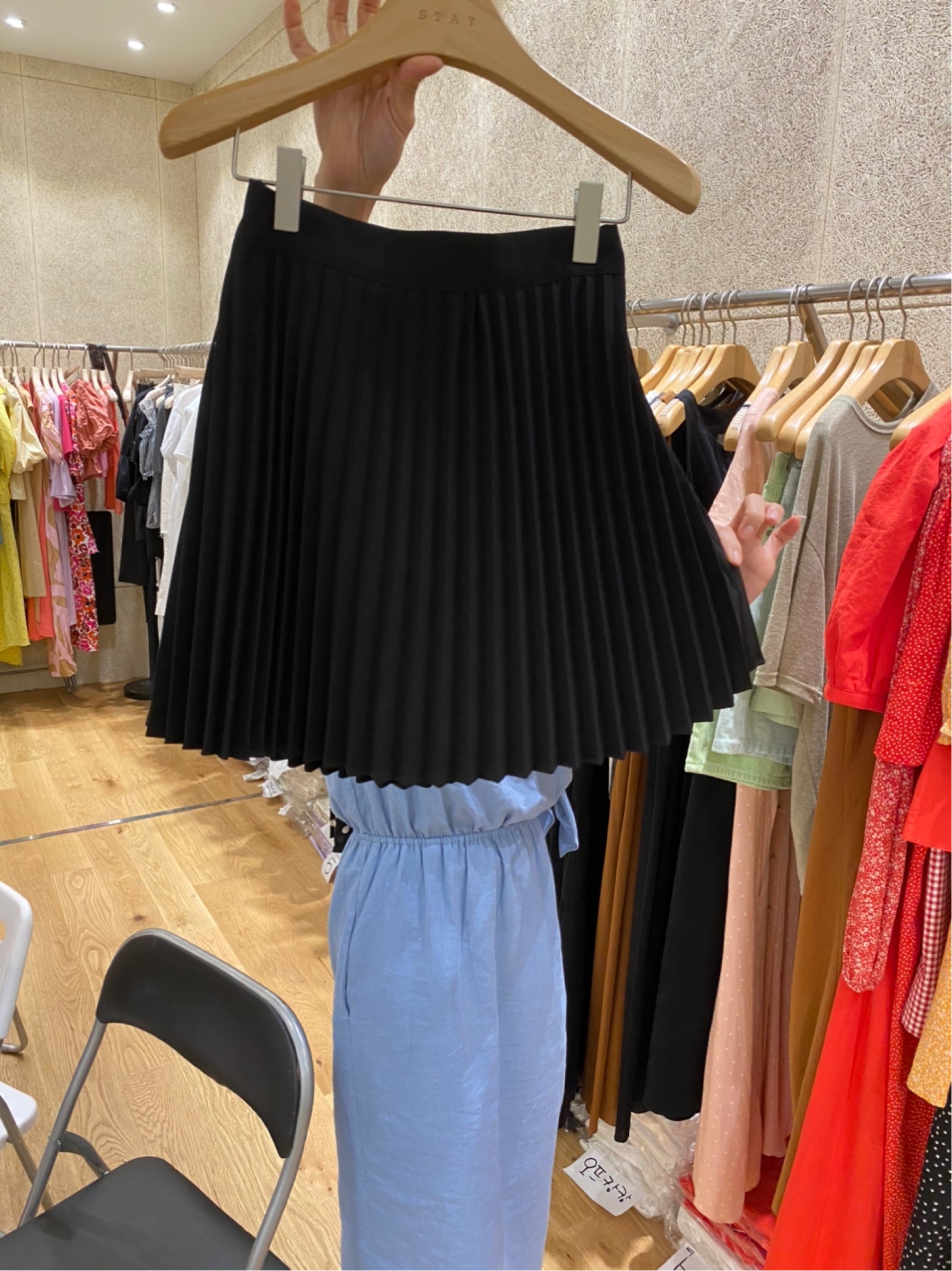 黑色