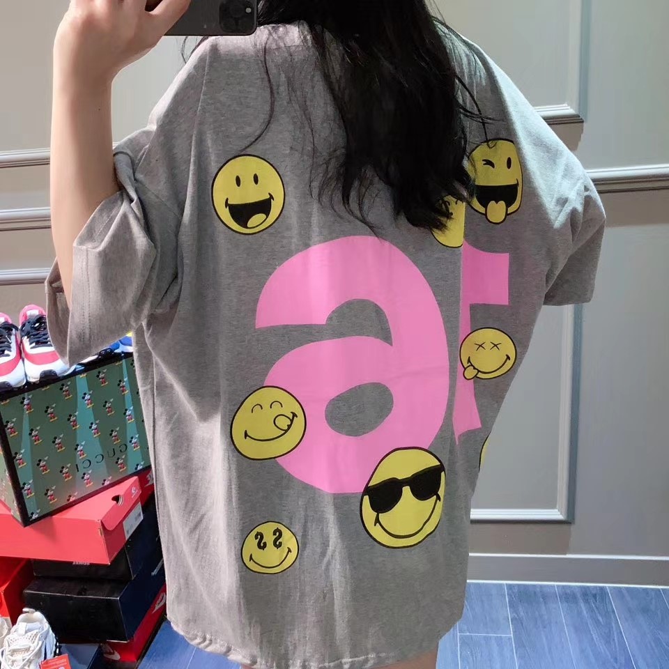 灰色