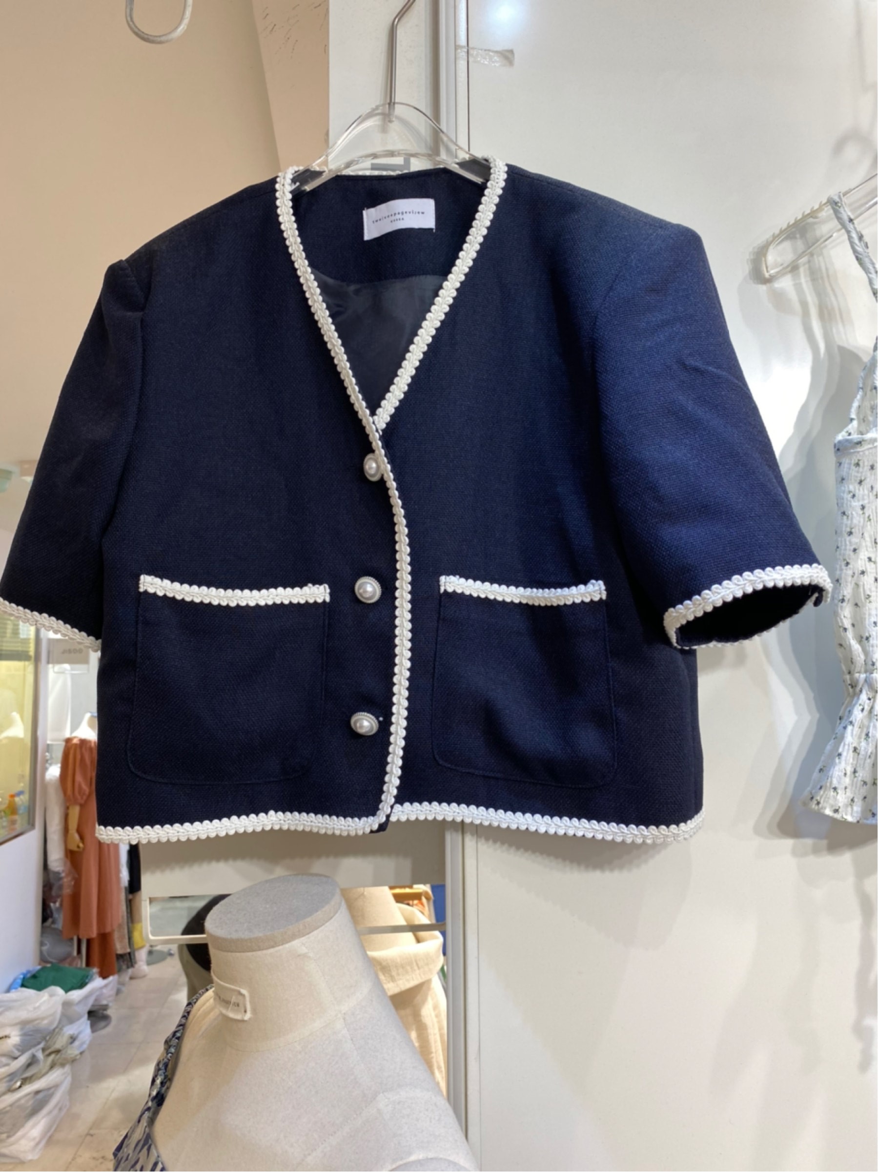 深蓝色