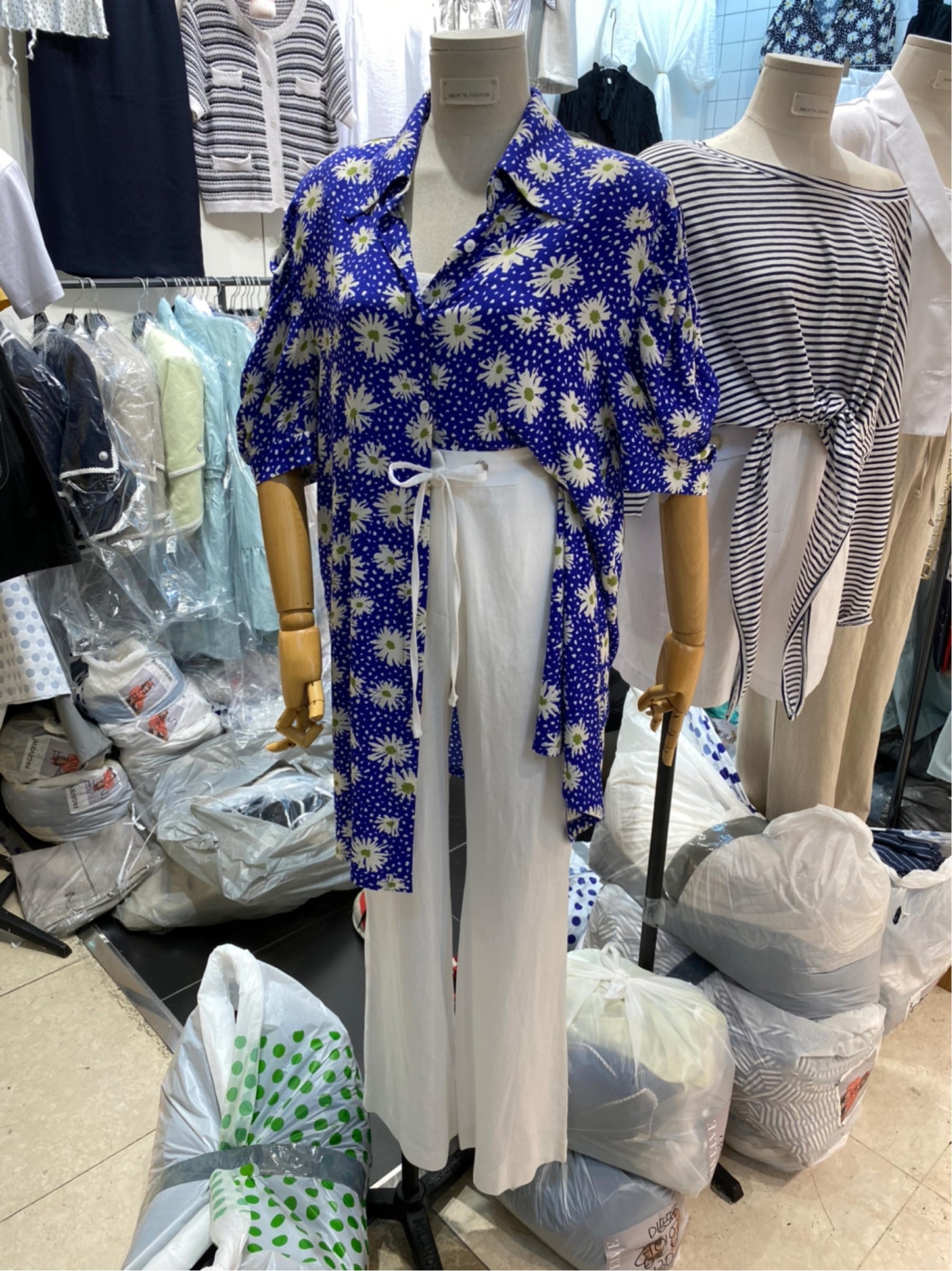 蓝色