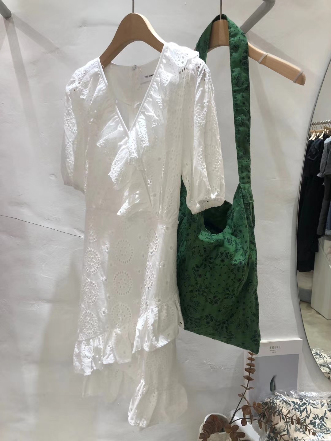 白色