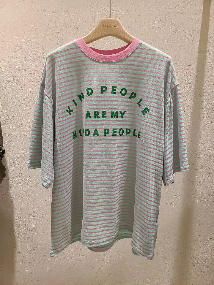 粉红色
