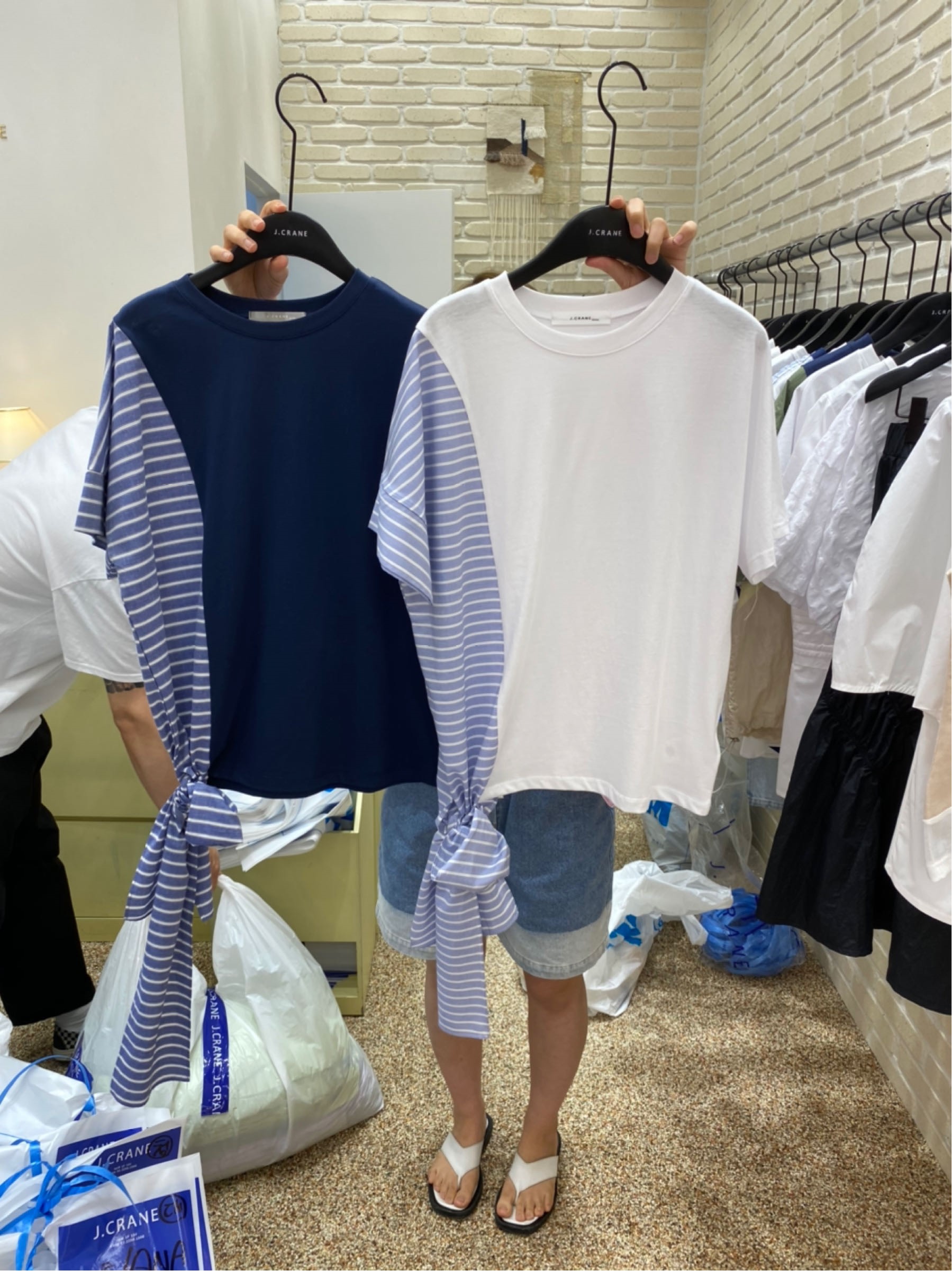 深蓝色