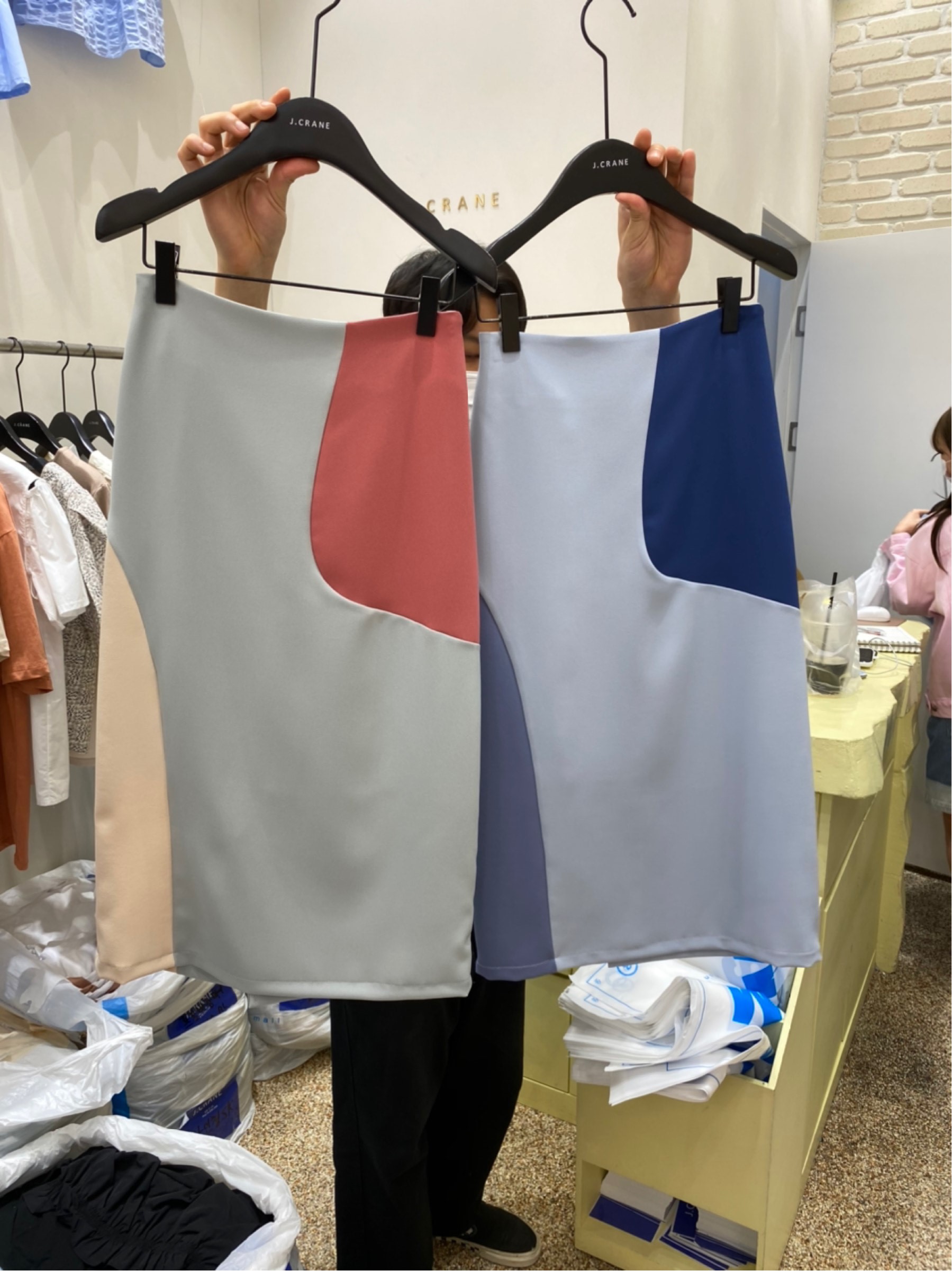 深蓝色