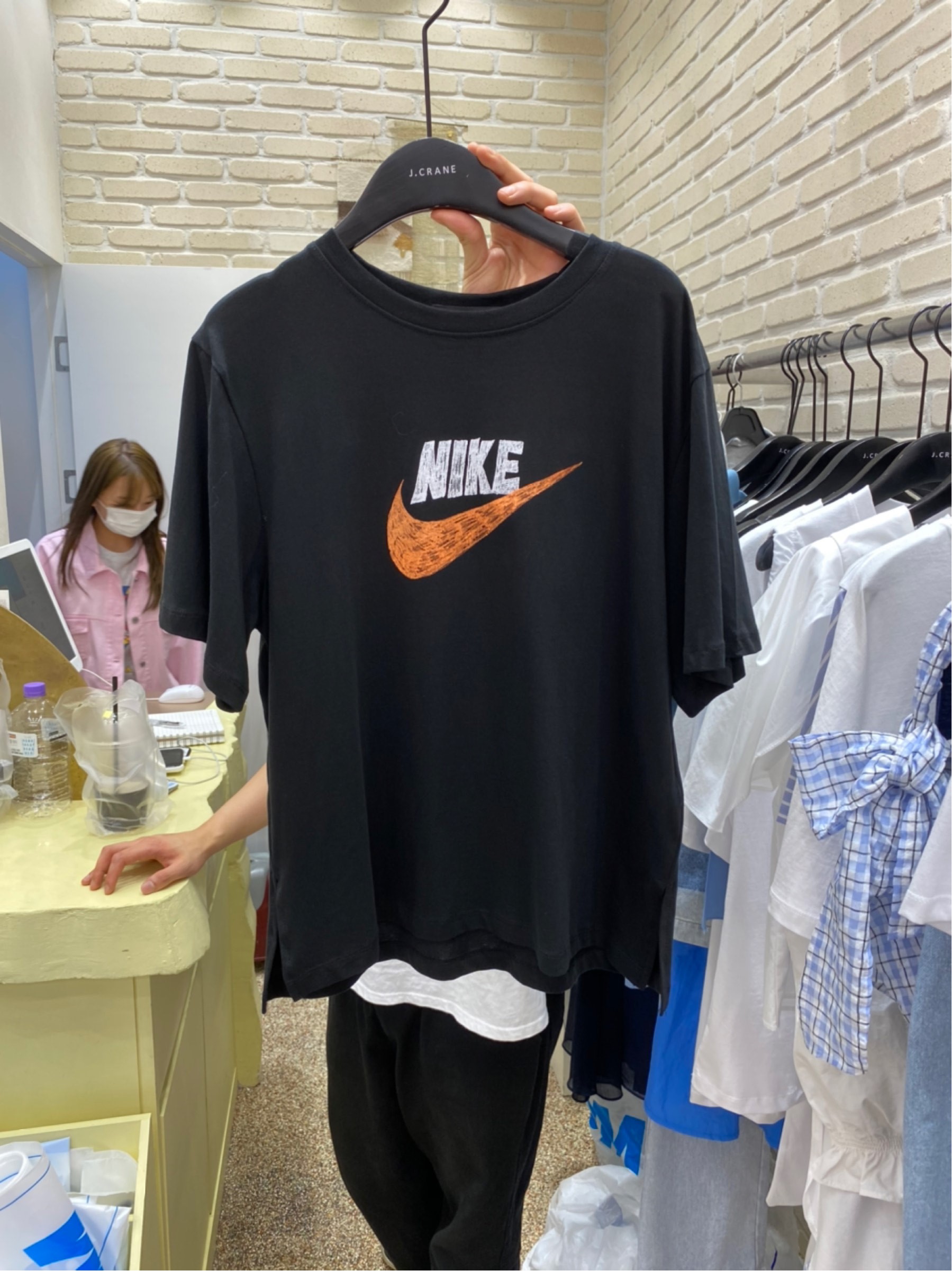 黑色