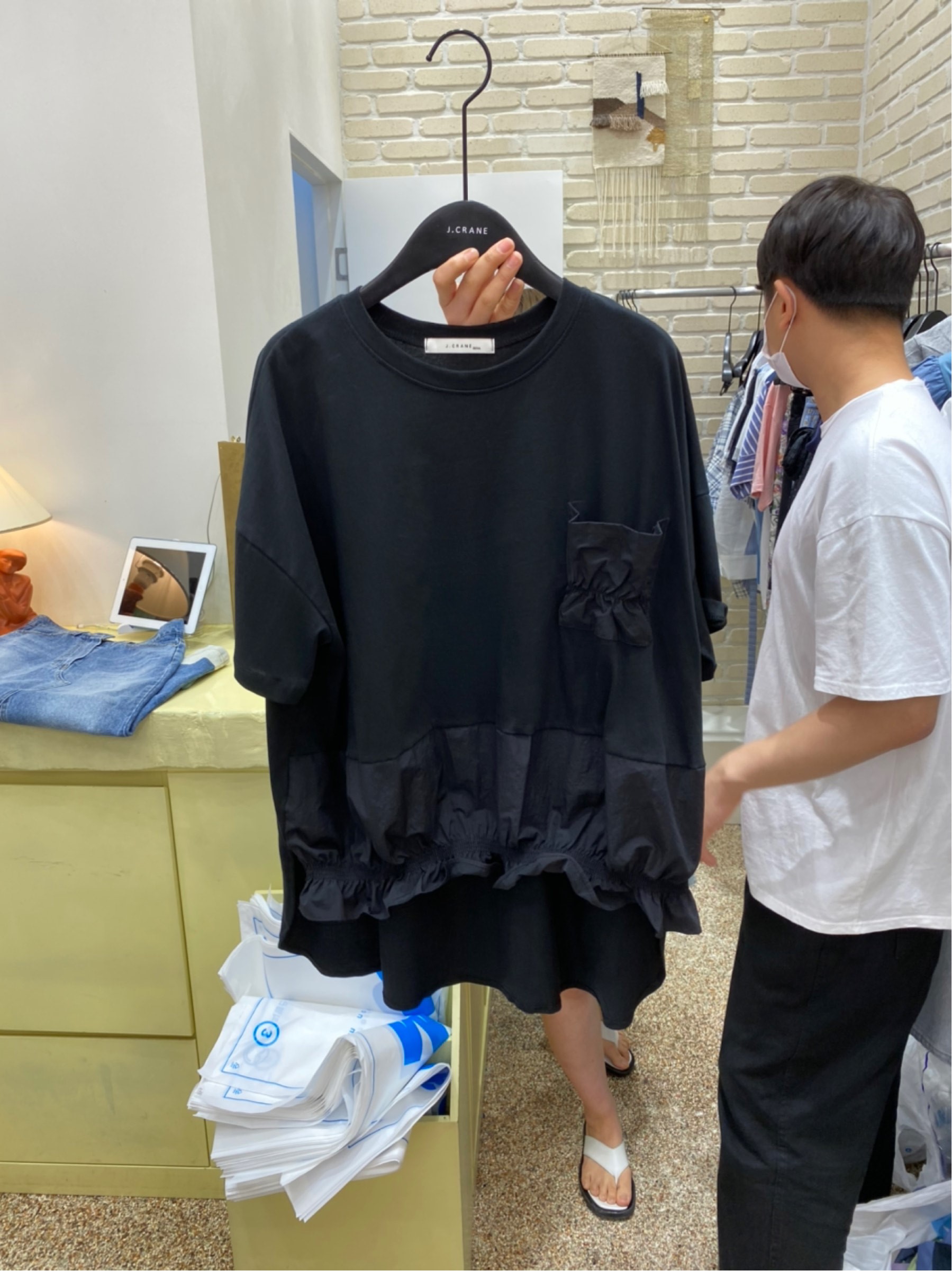 黑色