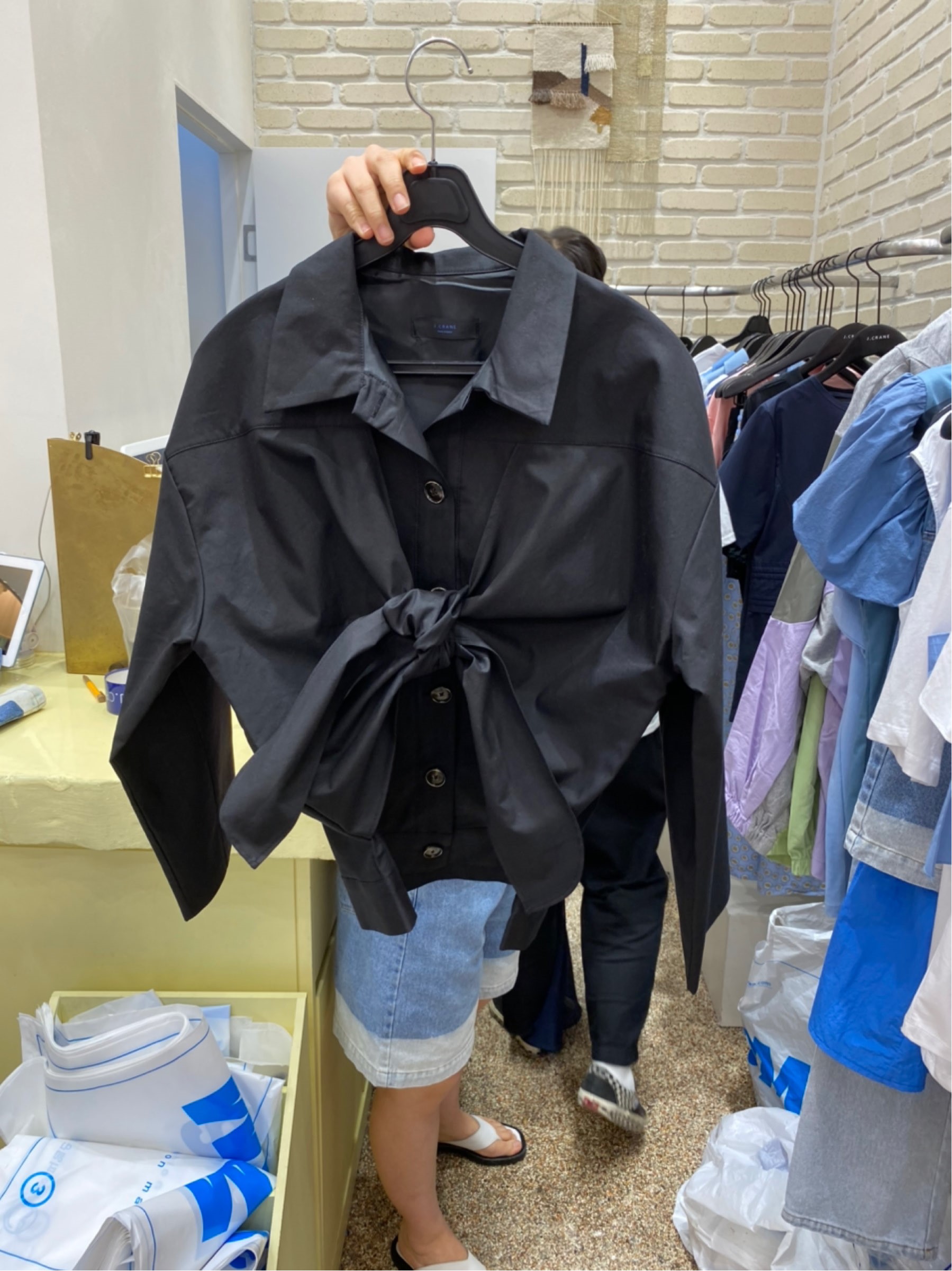黑色