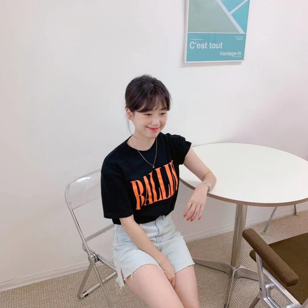黑色