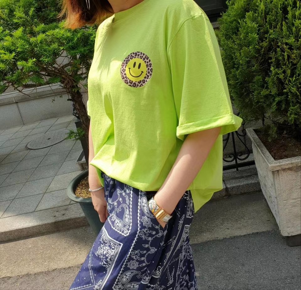 灰色