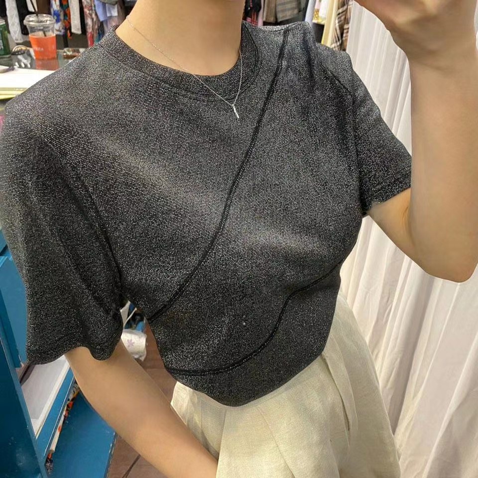 灰色