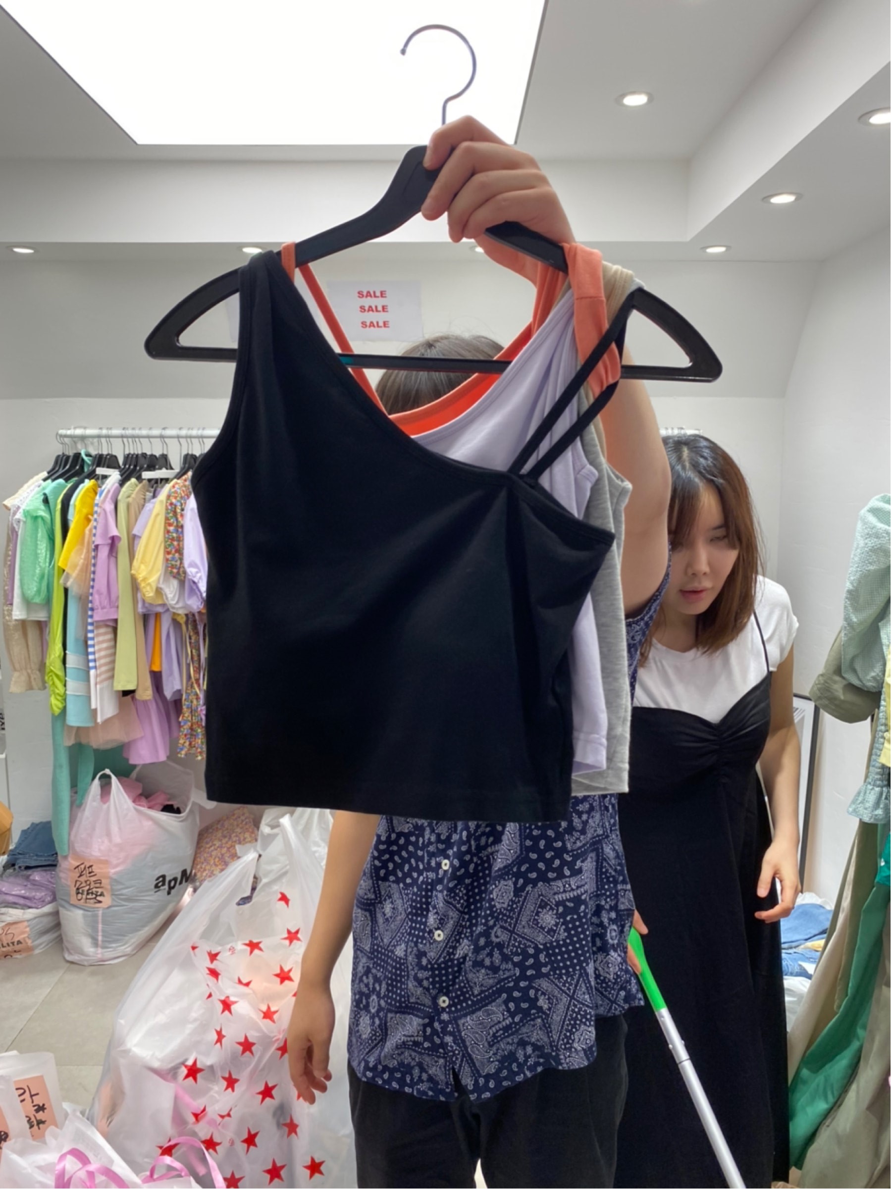 黑色