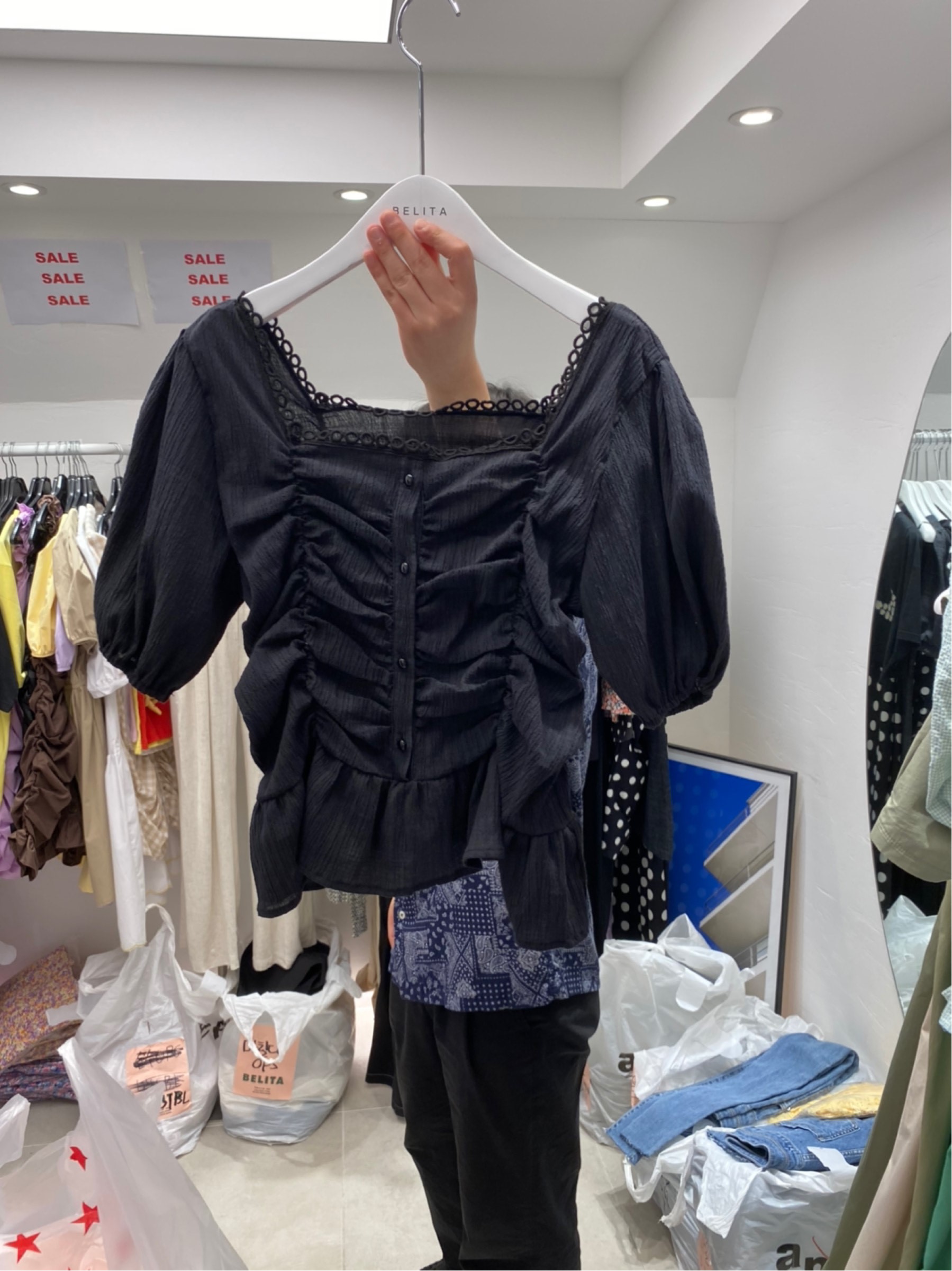 黑色