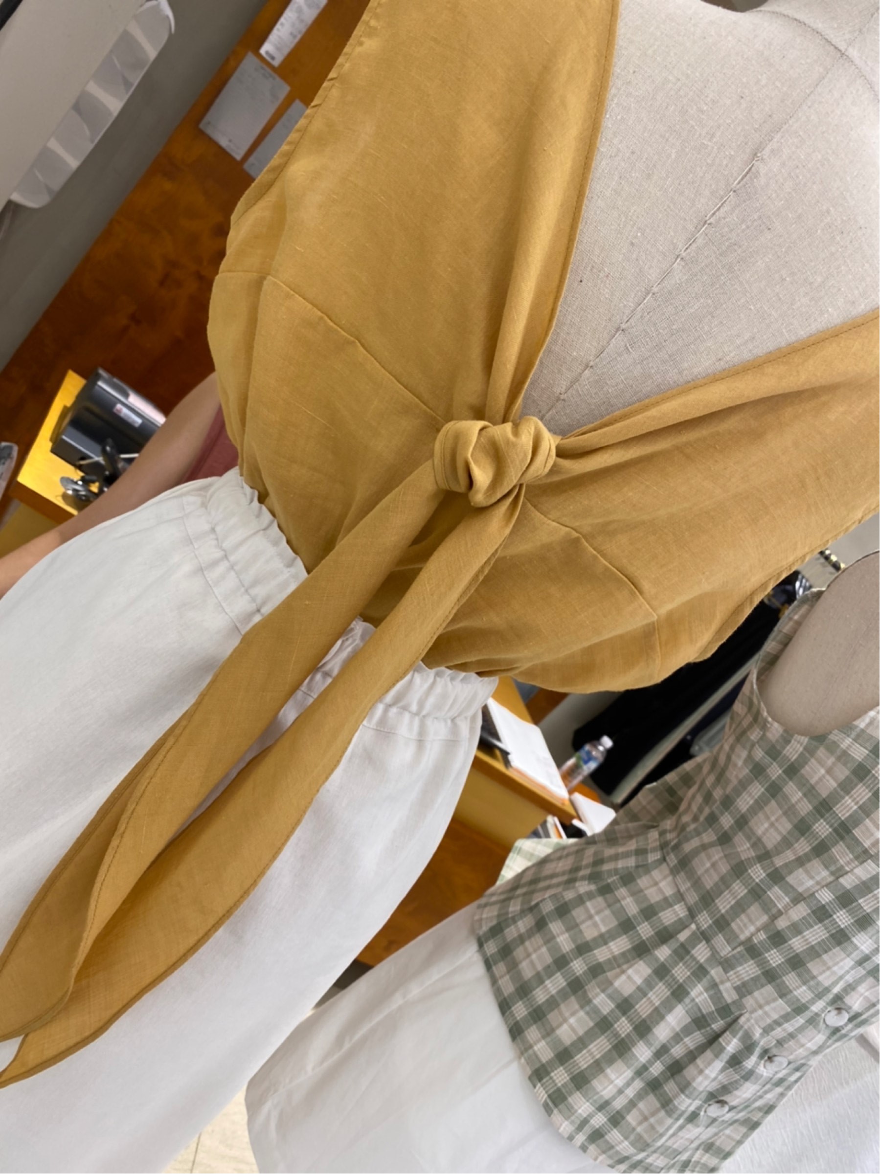 黄色