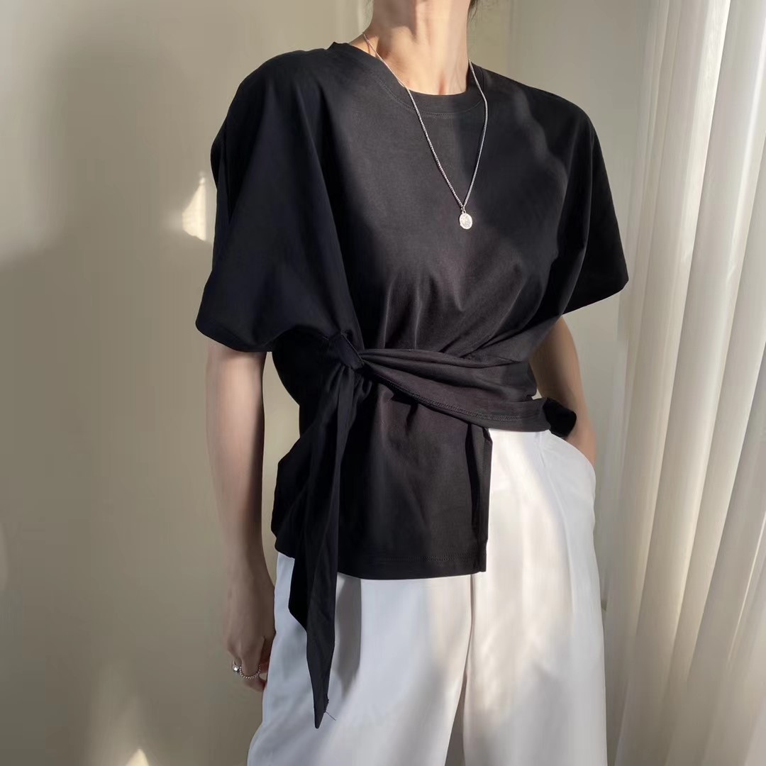黑色