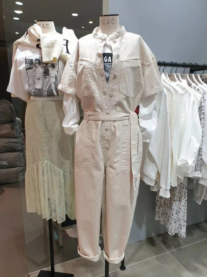 白色
