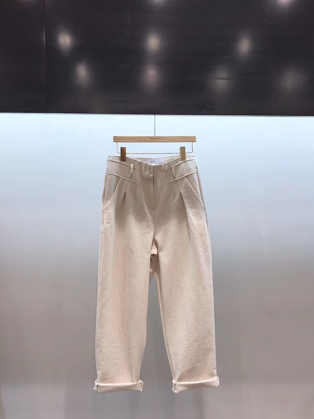 白色