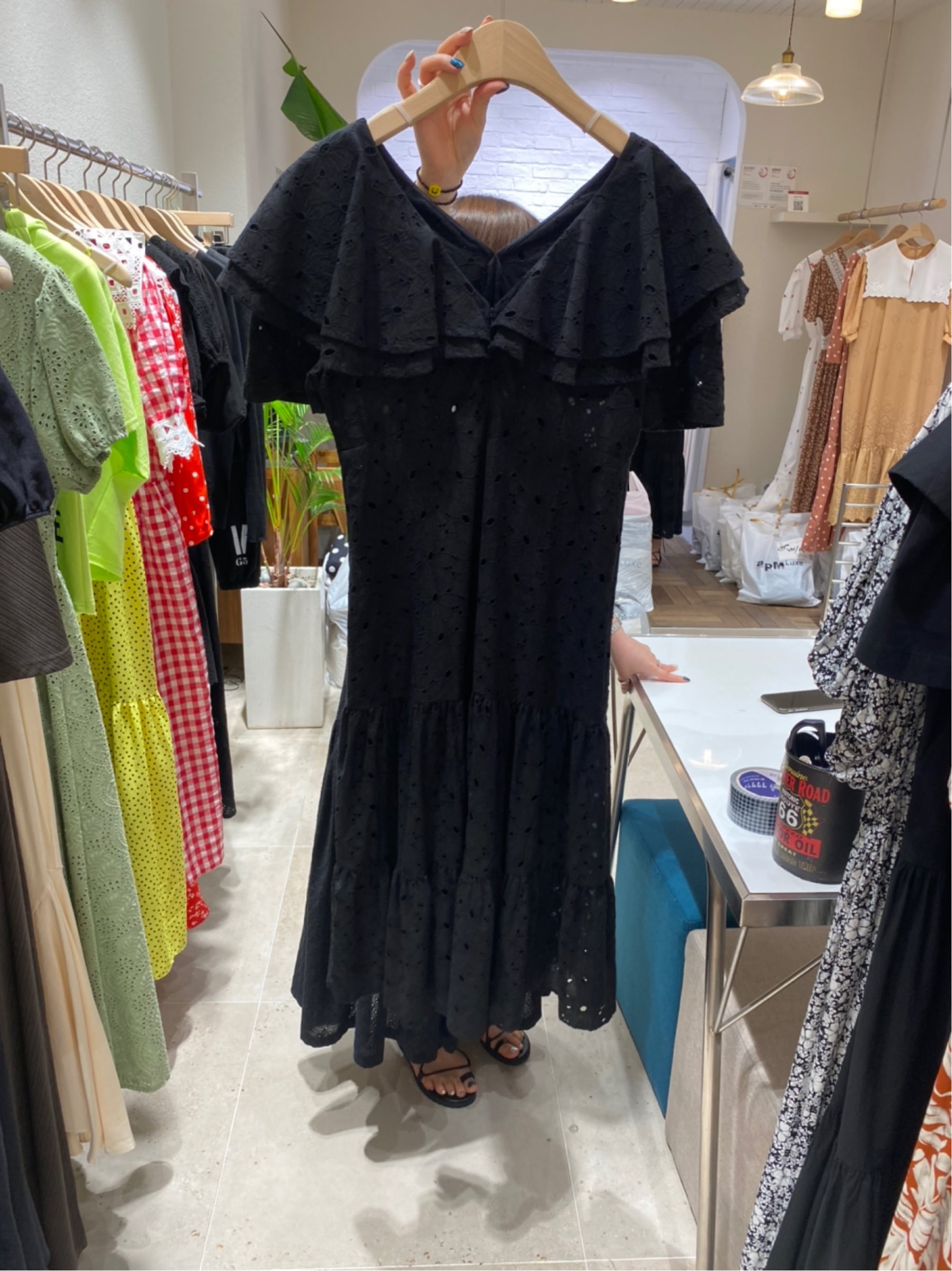黑色