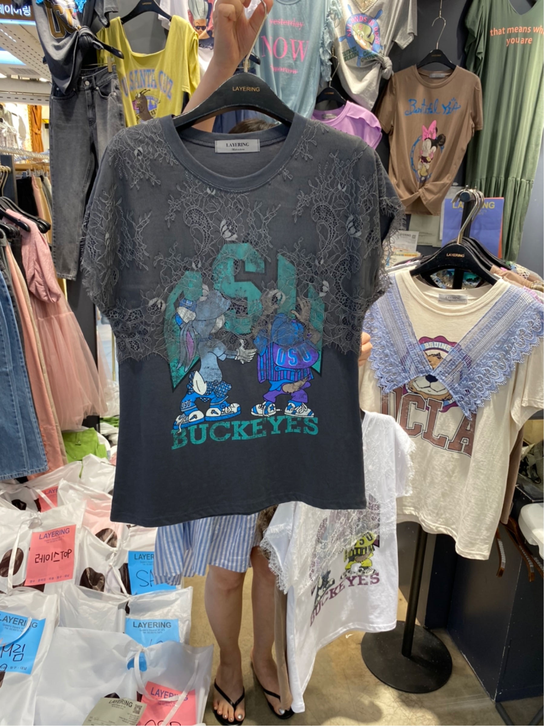 黑色