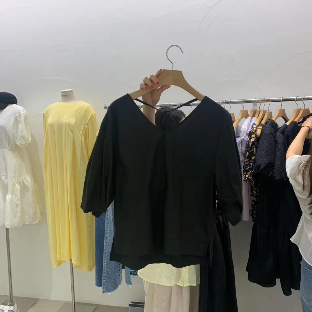 黑色