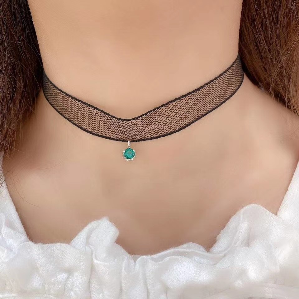 黑色