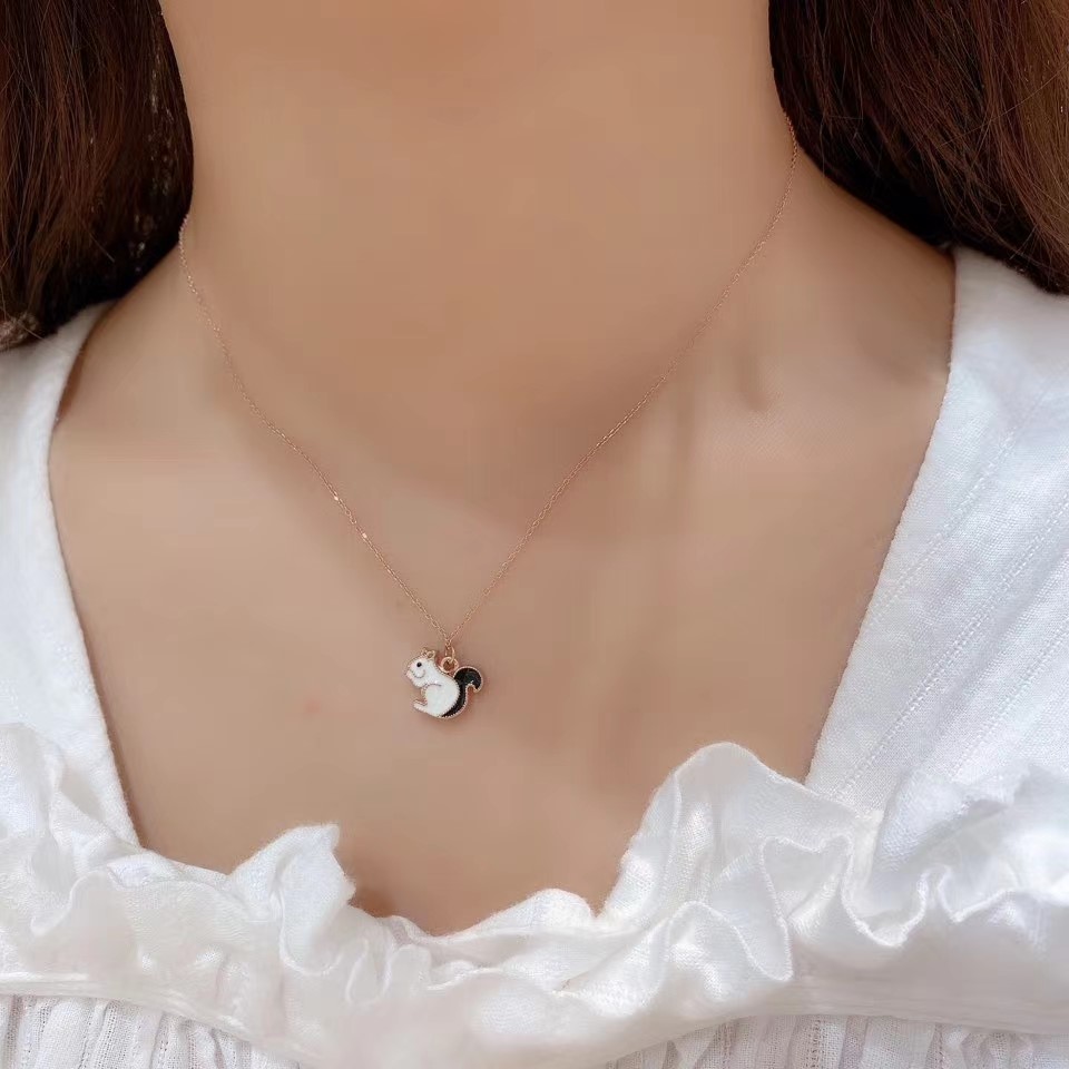 白色