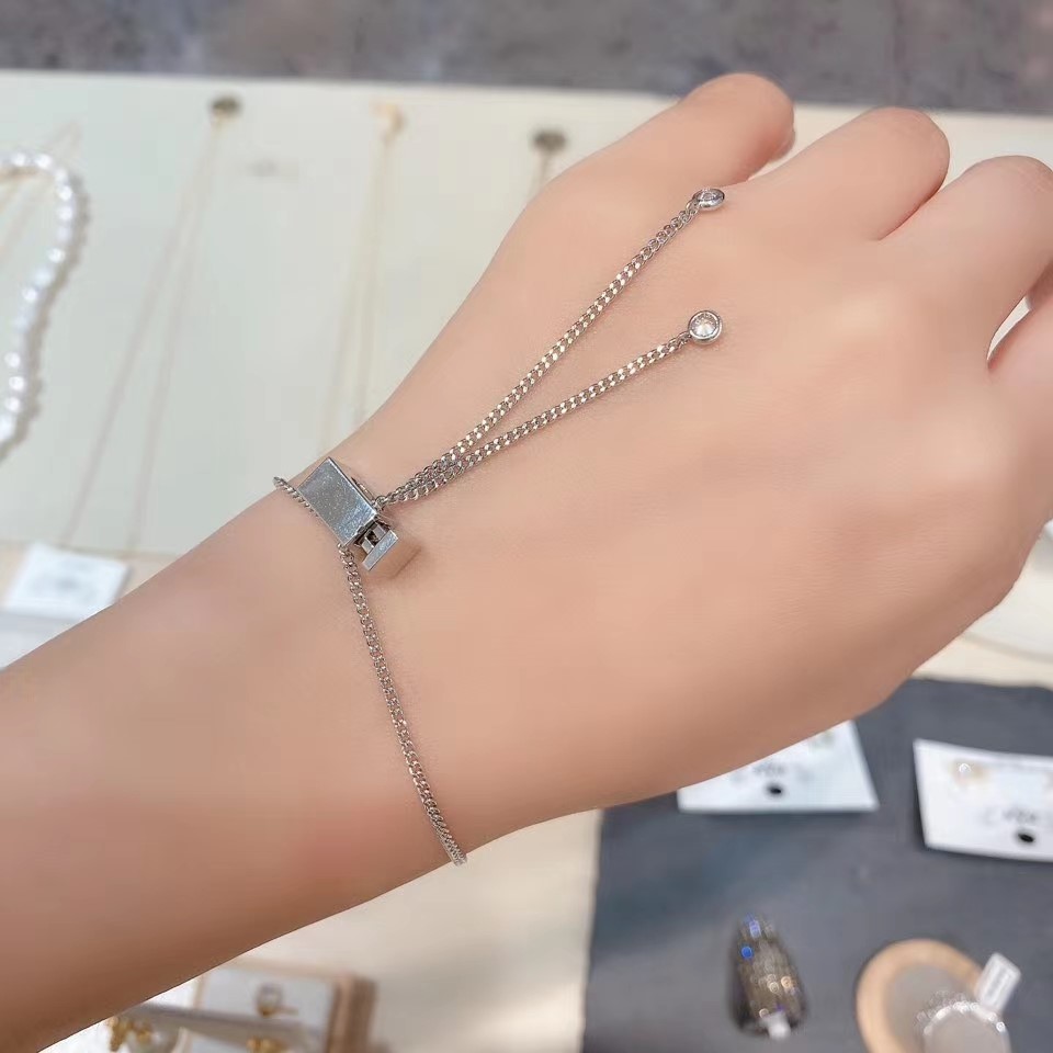 银色