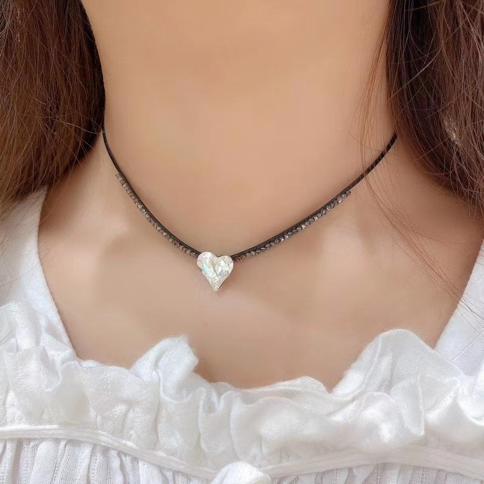 黑色