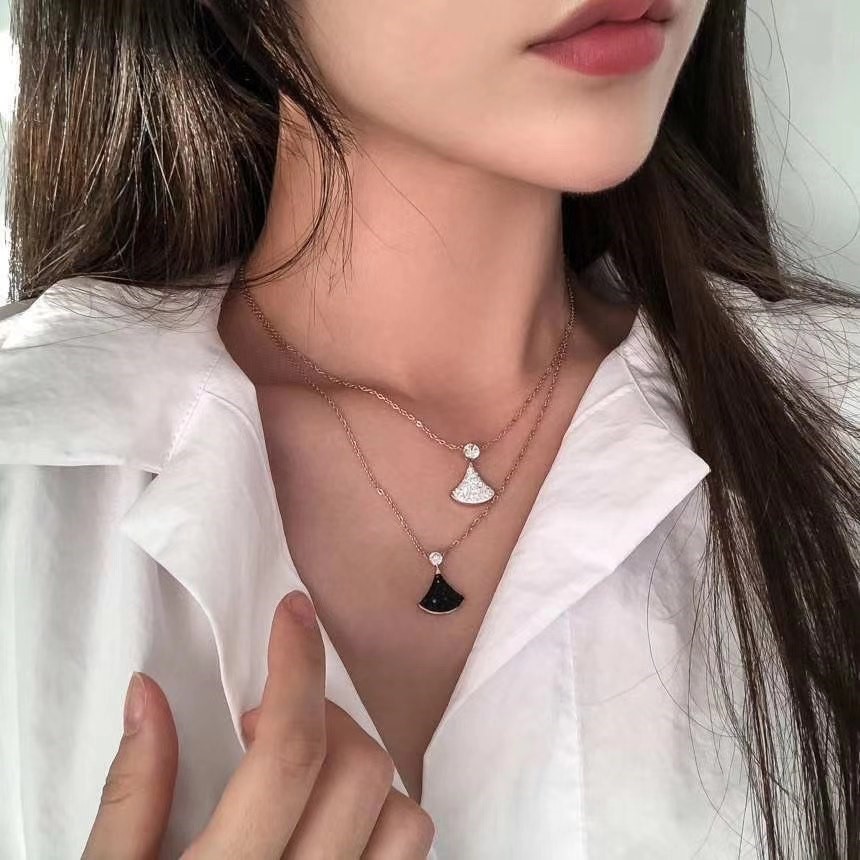 红色