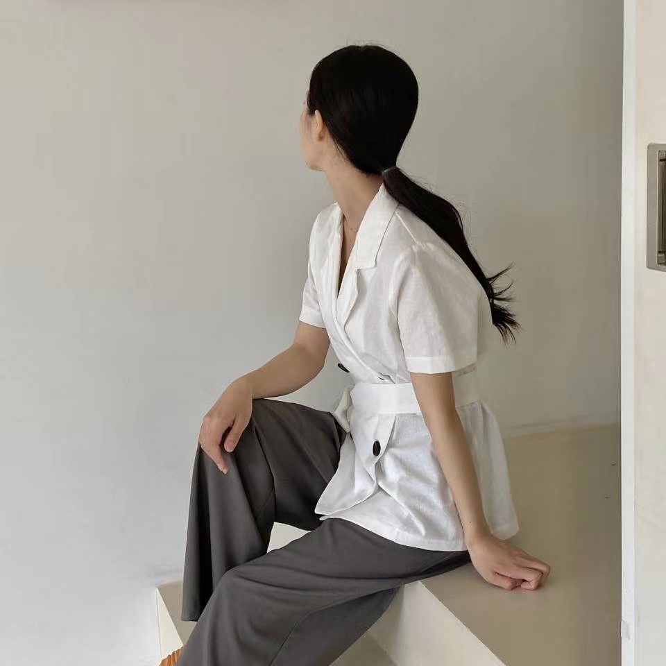 深蓝色